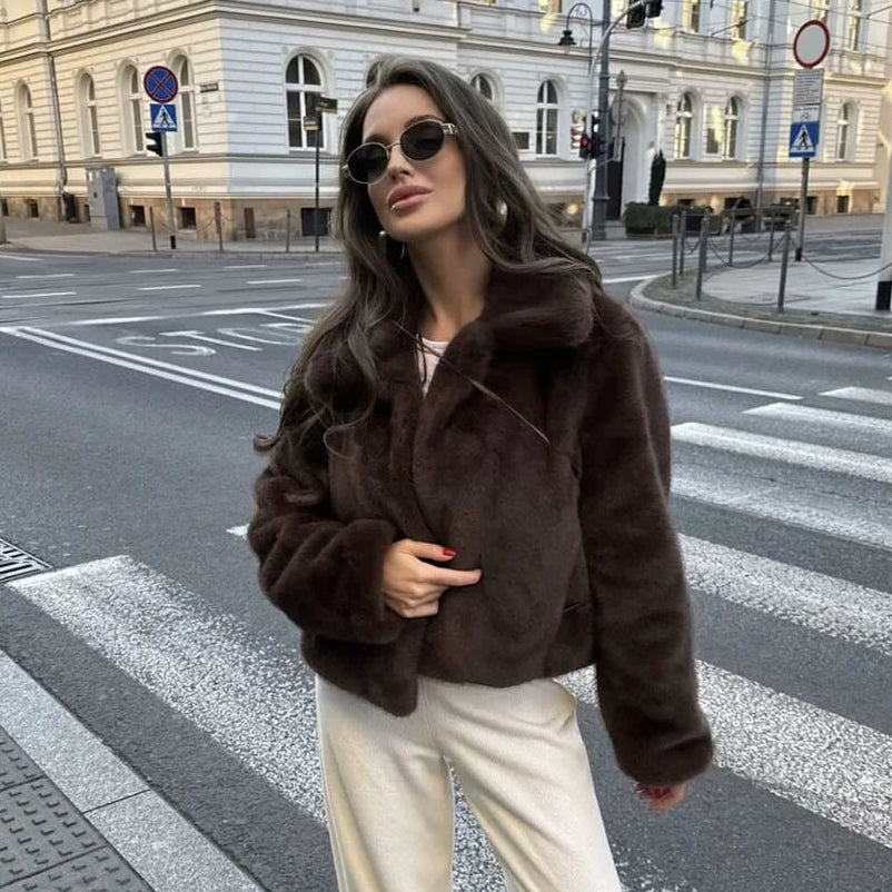 Ezel Women’s Short Faux Fur Coat with Turn-Down Collar | Warm, Loose Fit light brown | The Lineage